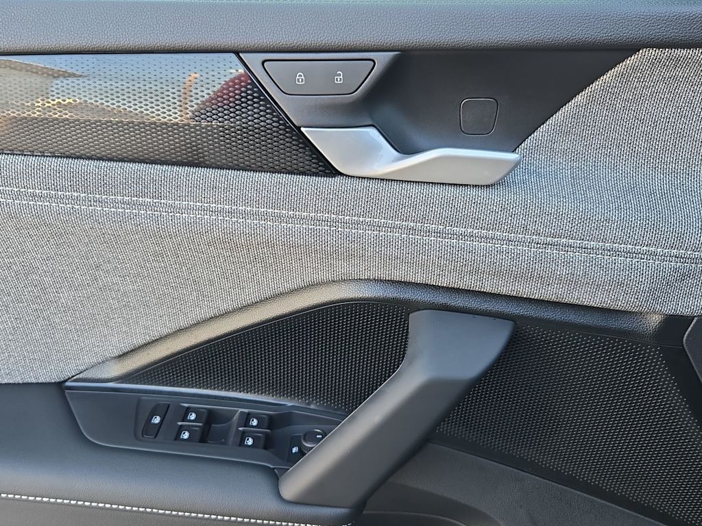 Thumbnail: 2025 Volkswagen Tiguan - 36