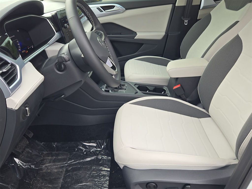 Thumbnail: 2025 Volkswagen Taos - 11