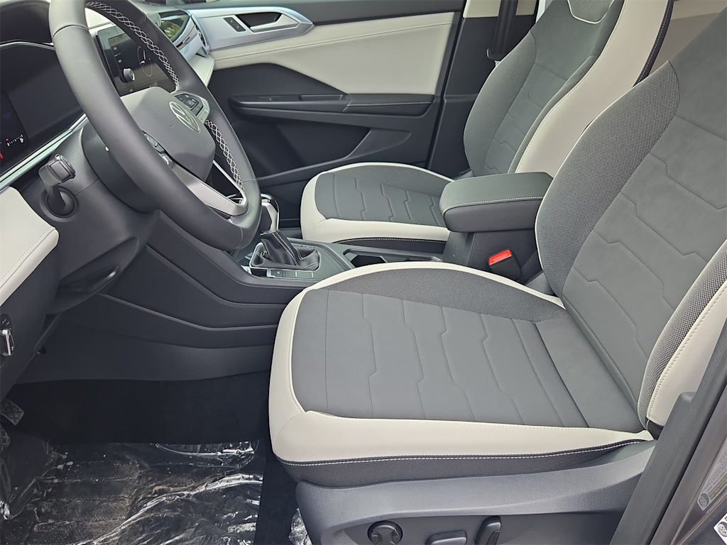 Thumbnail: 2025 Volkswagen Taos - 10