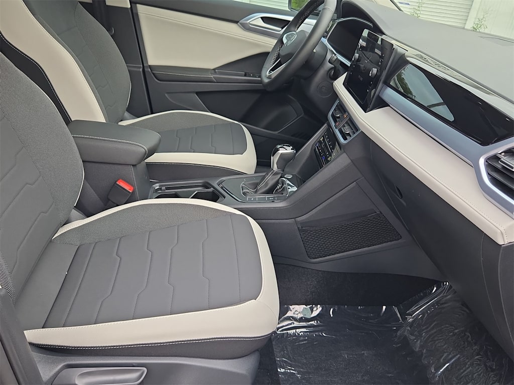 Thumbnail: 2025 Volkswagen Taos - 11