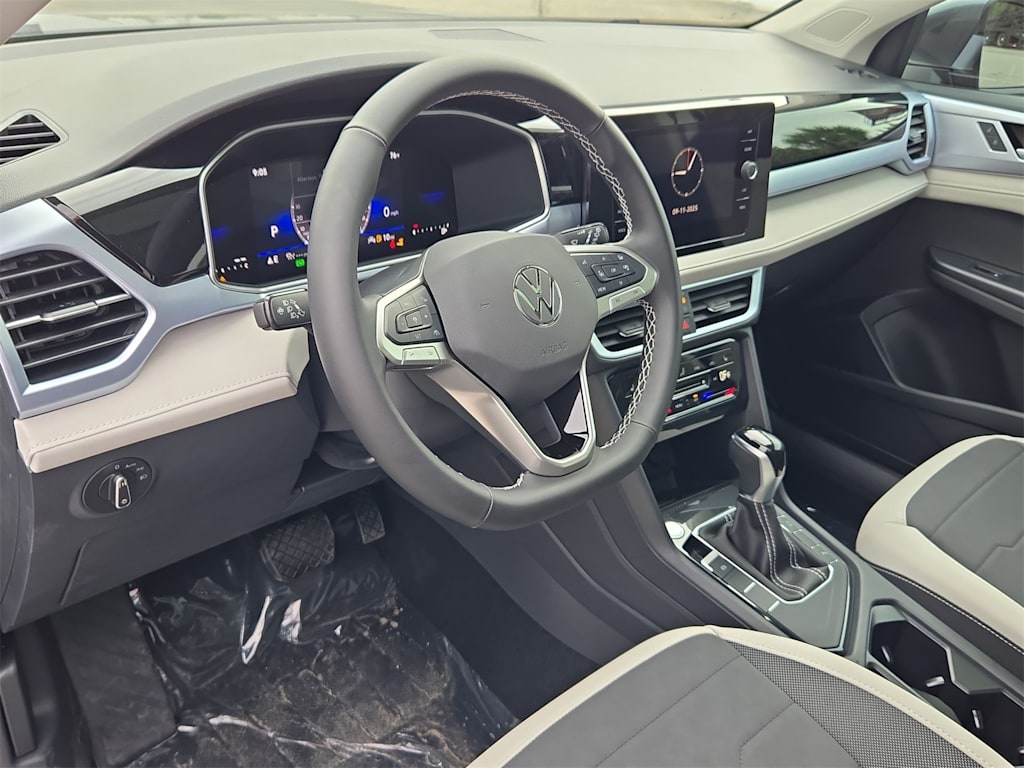 Thumbnail: 2025 Volkswagen Taos - 2