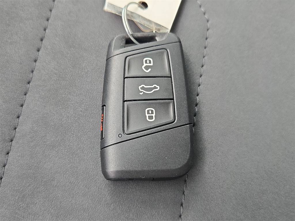 Thumbnail: 2025 Volkswagen Taos - 18