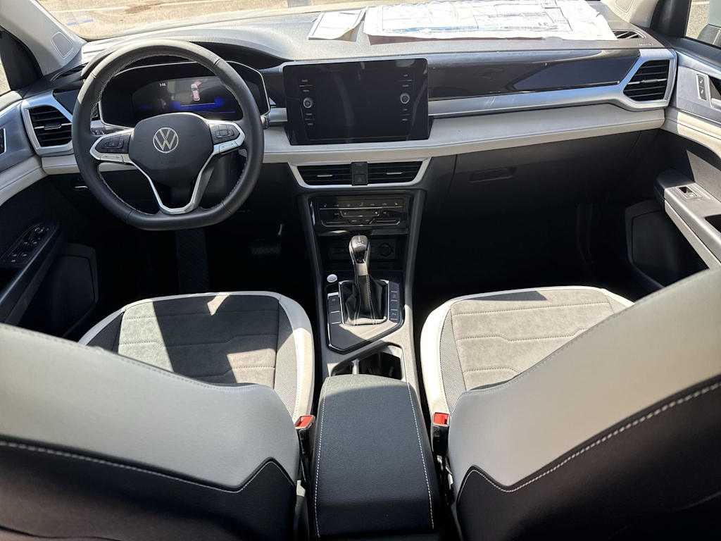 Thumbnail: 2025 Volkswagen Taos - 10
