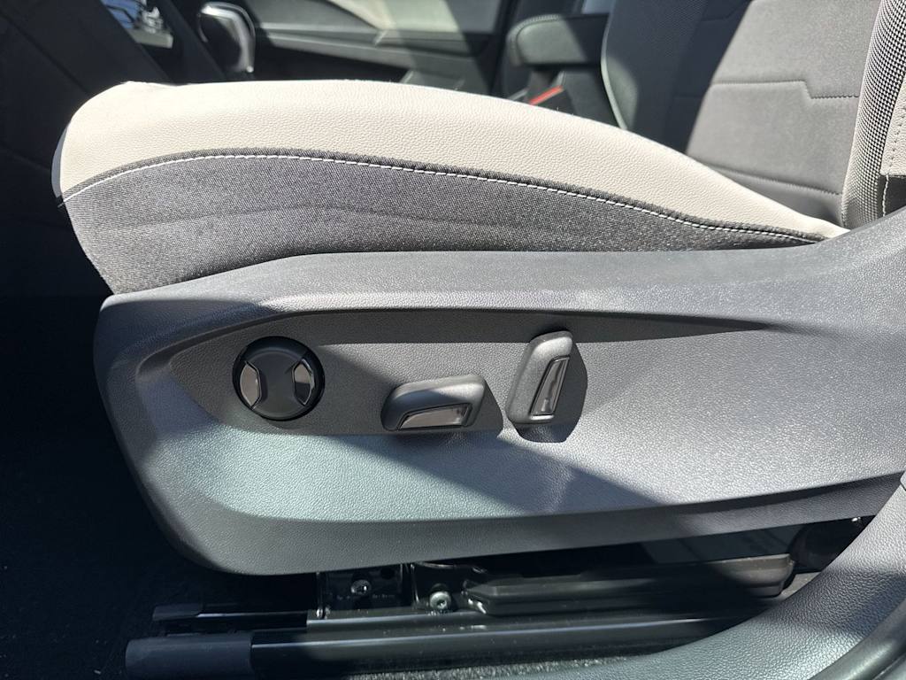 Thumbnail: 2025 Volkswagen Taos - 30