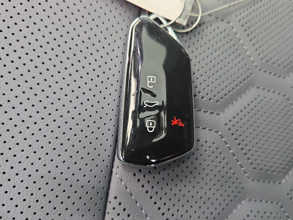 Thumbnail: 2025 Volkswagen Tiguan - 17