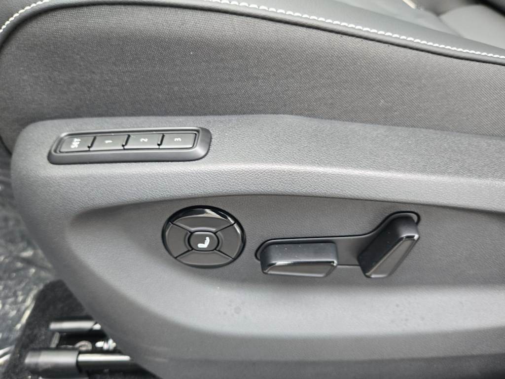 Thumbnail: 2025 Volkswagen Tiguan - 25