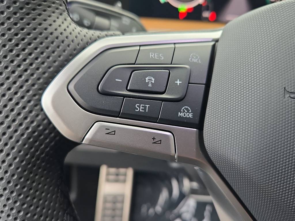 Thumbnail: 2025 Volkswagen Tiguan - 30