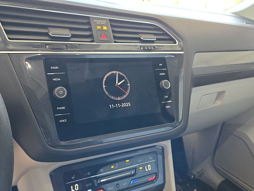 Thumbnail: 2023 Volkswagen Tiguan - 15