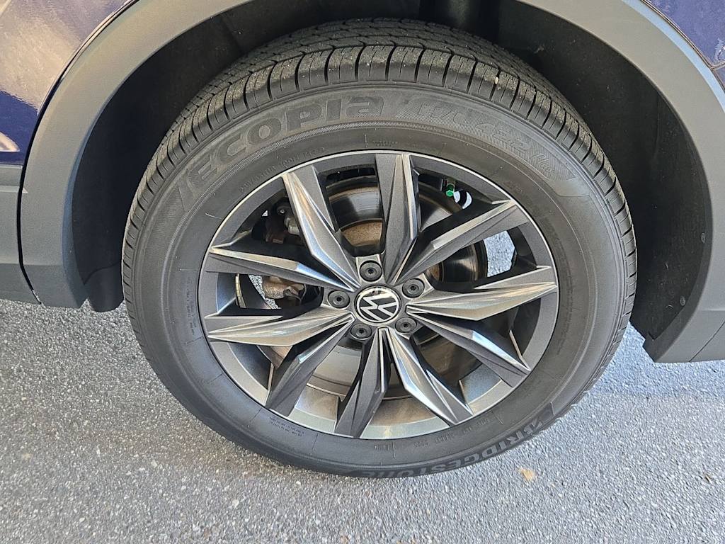 Thumbnail: 2023 Volkswagen Tiguan - 8