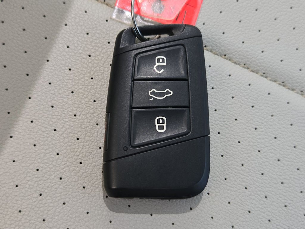 Thumbnail: 2023 Volkswagen Tiguan - 19