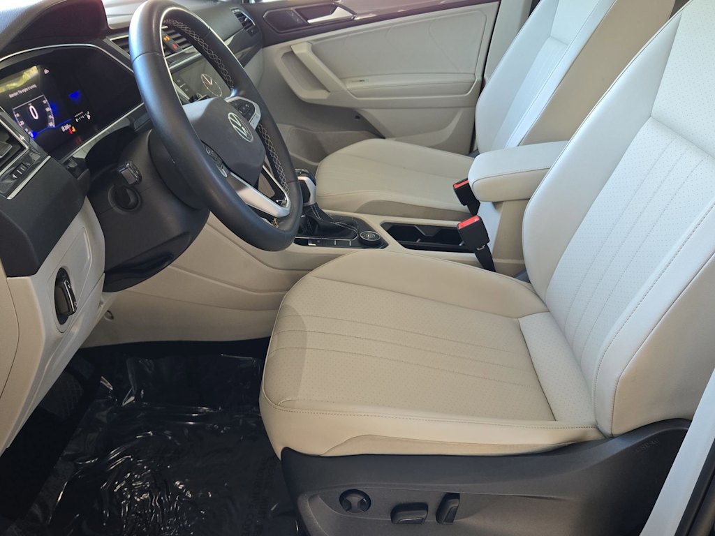 Thumbnail: 2023 Volkswagen Tiguan - 11