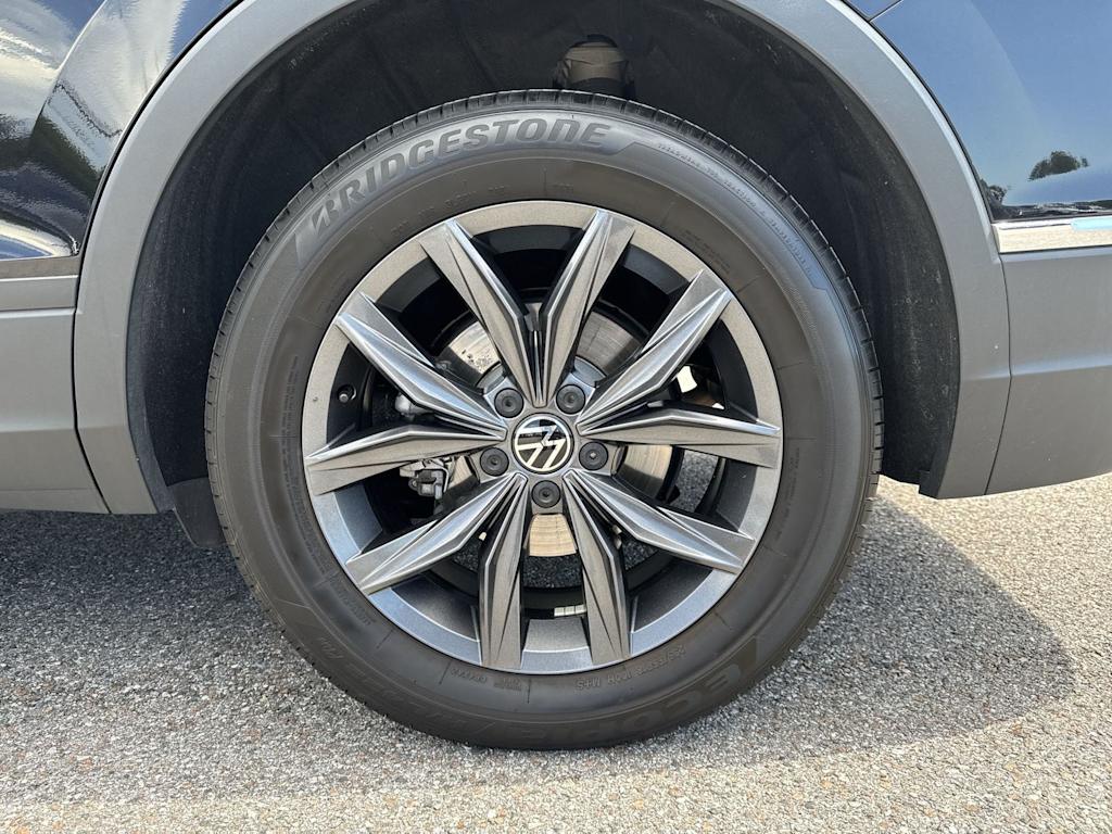 Thumbnail: 2023 Volkswagen Tiguan - 8