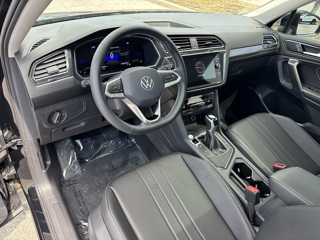 Thumbnail: 2023 Volkswagen Tiguan - 2