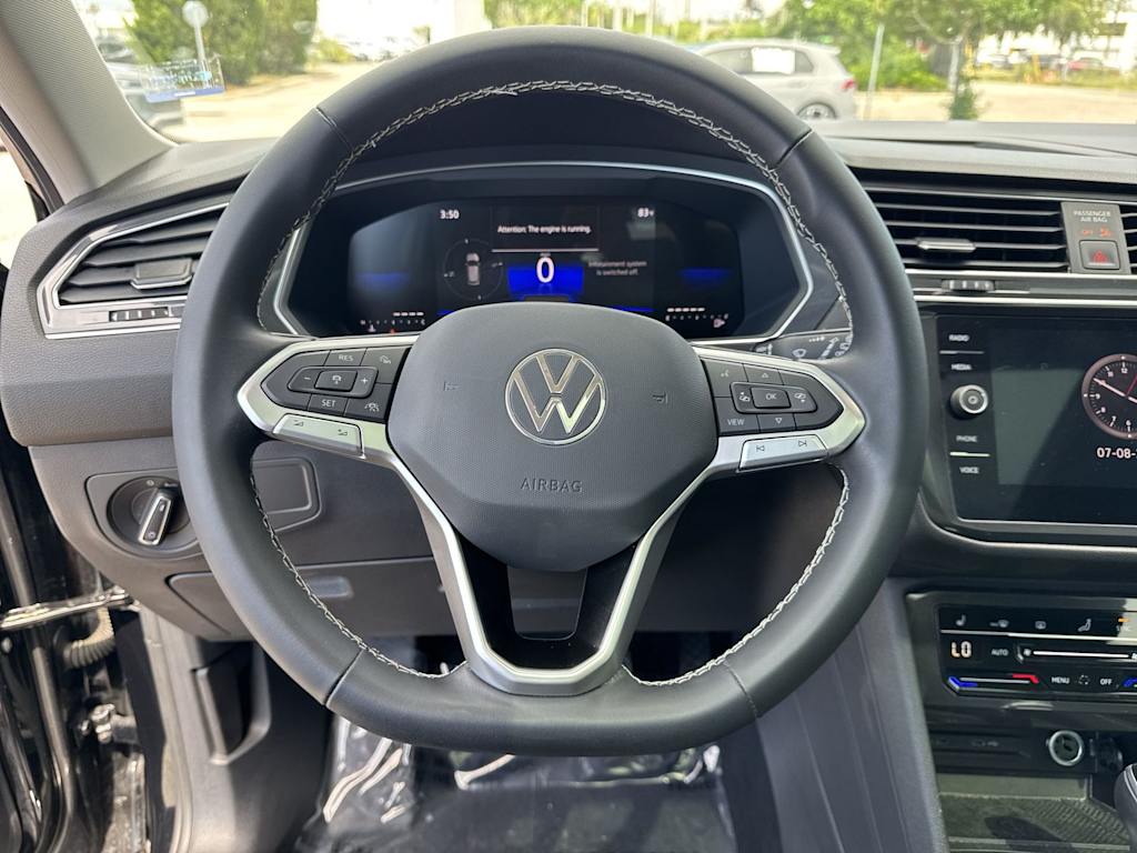 Thumbnail: 2023 Volkswagen Tiguan - 12