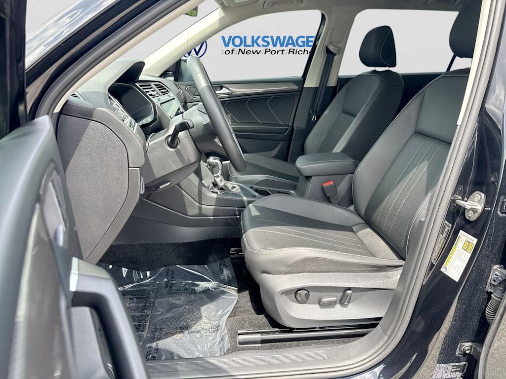 Thumbnail: 2023 Volkswagen Tiguan - 10