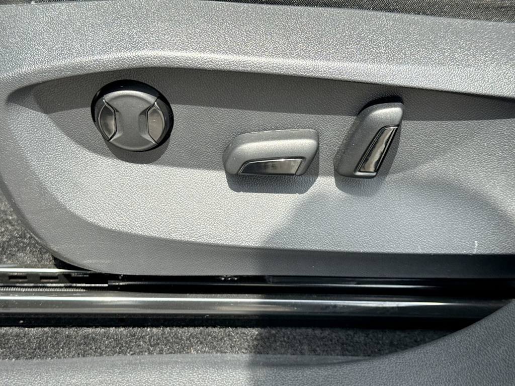 Thumbnail: 2023 Volkswagen Tiguan - 31