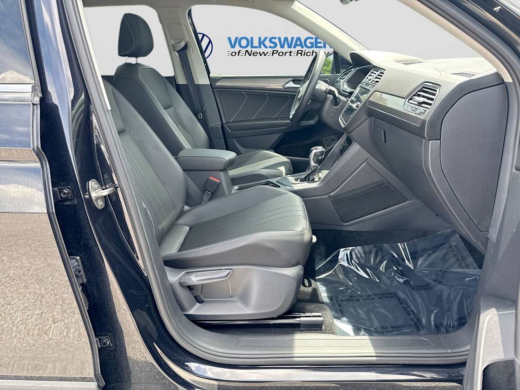 Thumbnail: 2023 Volkswagen Tiguan - 11