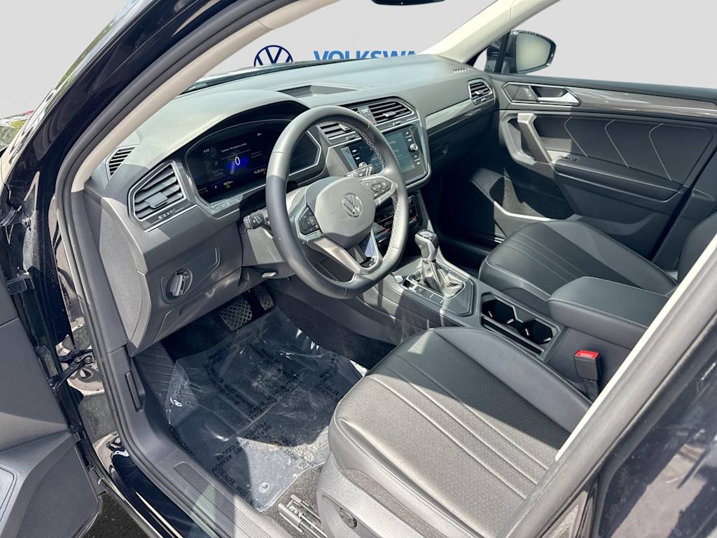 Thumbnail: 2023 Volkswagen Tiguan - 2