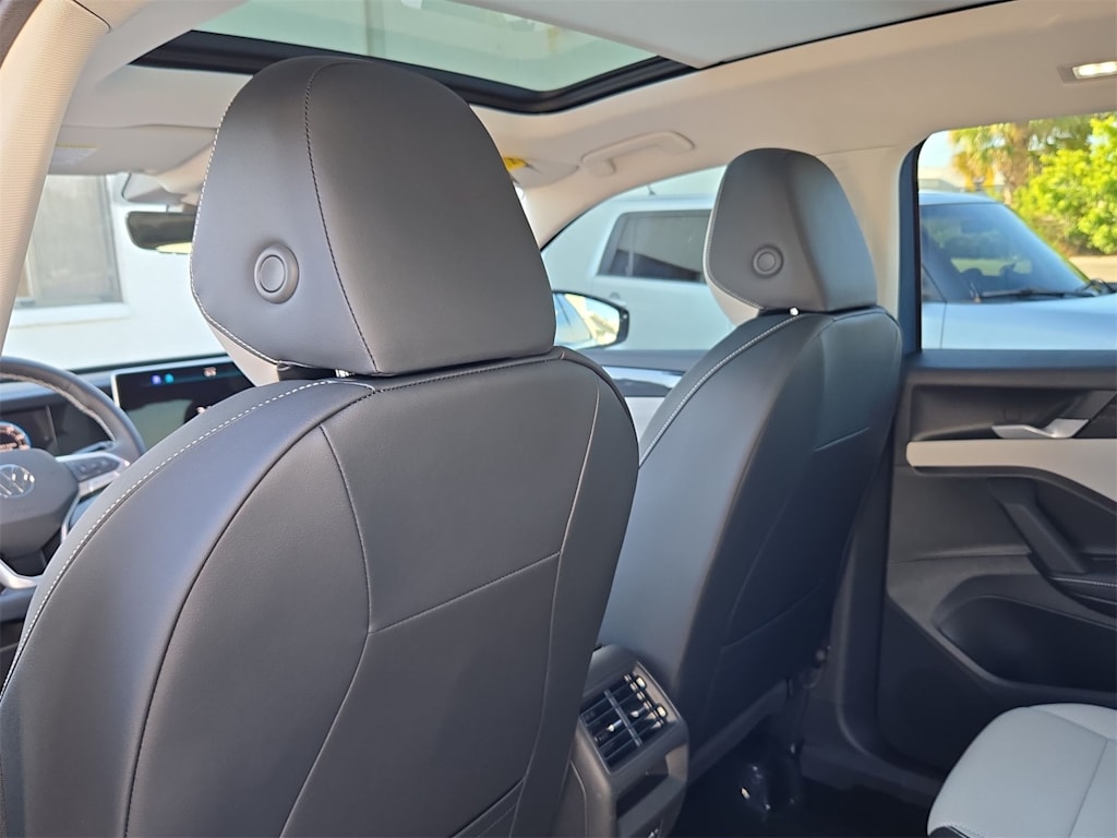 Thumbnail: 2025 Volkswagen Tiguan - 13