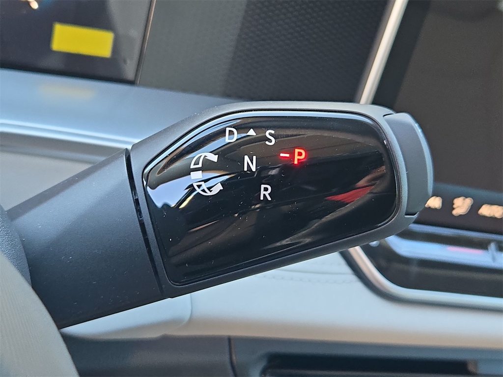 Thumbnail: 2025 Volkswagen Tiguan - 16