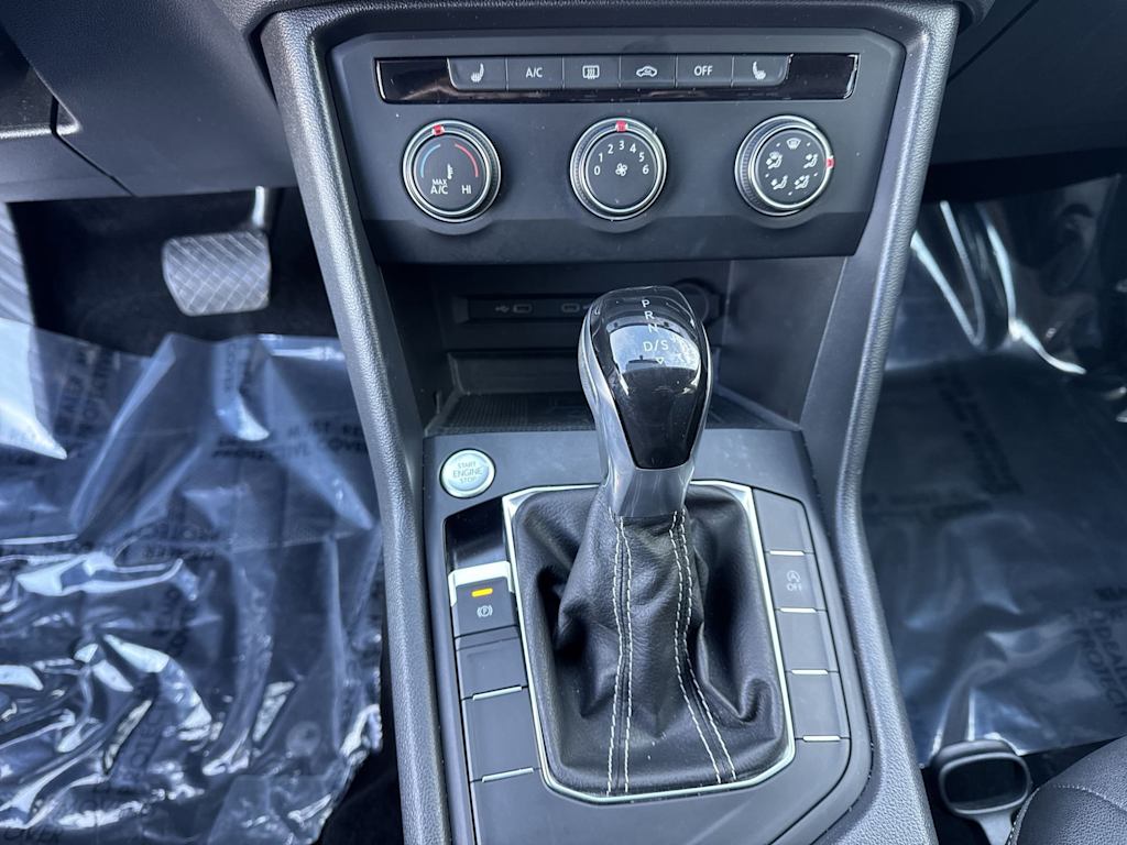 Thumbnail: 2022 Volkswagen Taos - 16