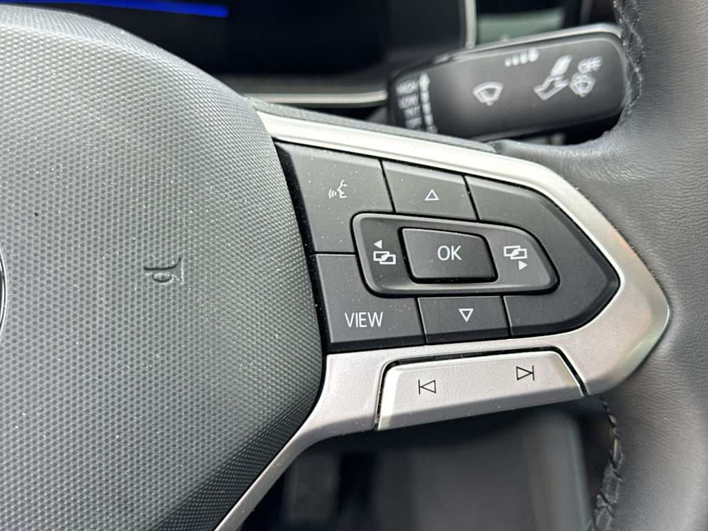 Thumbnail: 2025 Volkswagen Jetta - 32