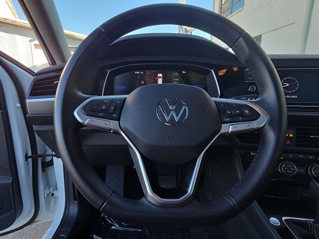 Thumbnail: 2023 Volkswagen Jetta - 14