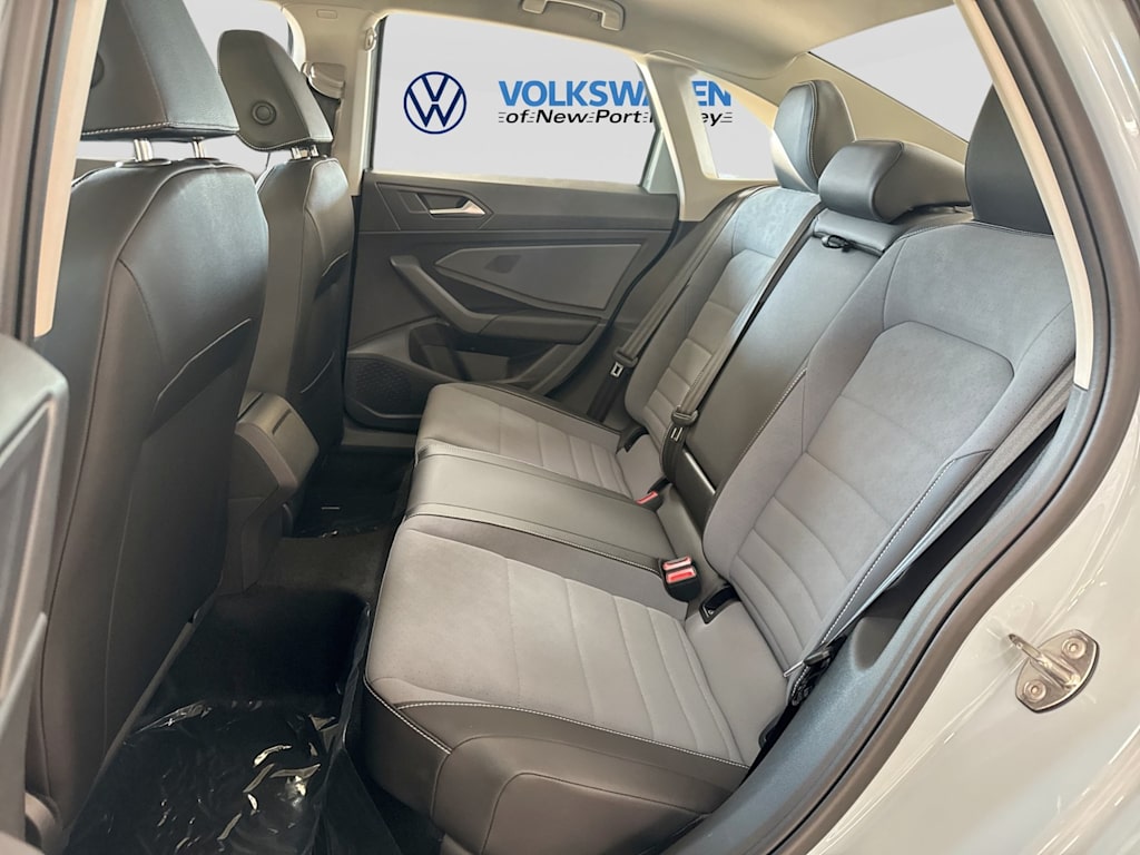 Thumbnail: 2027 Volkswagen Jetta - 32