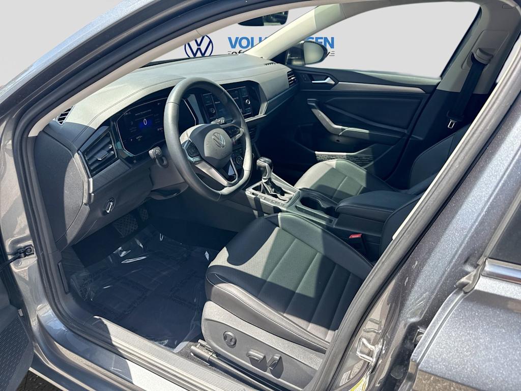 Thumbnail: 2022 Volkswagen Jetta - 10