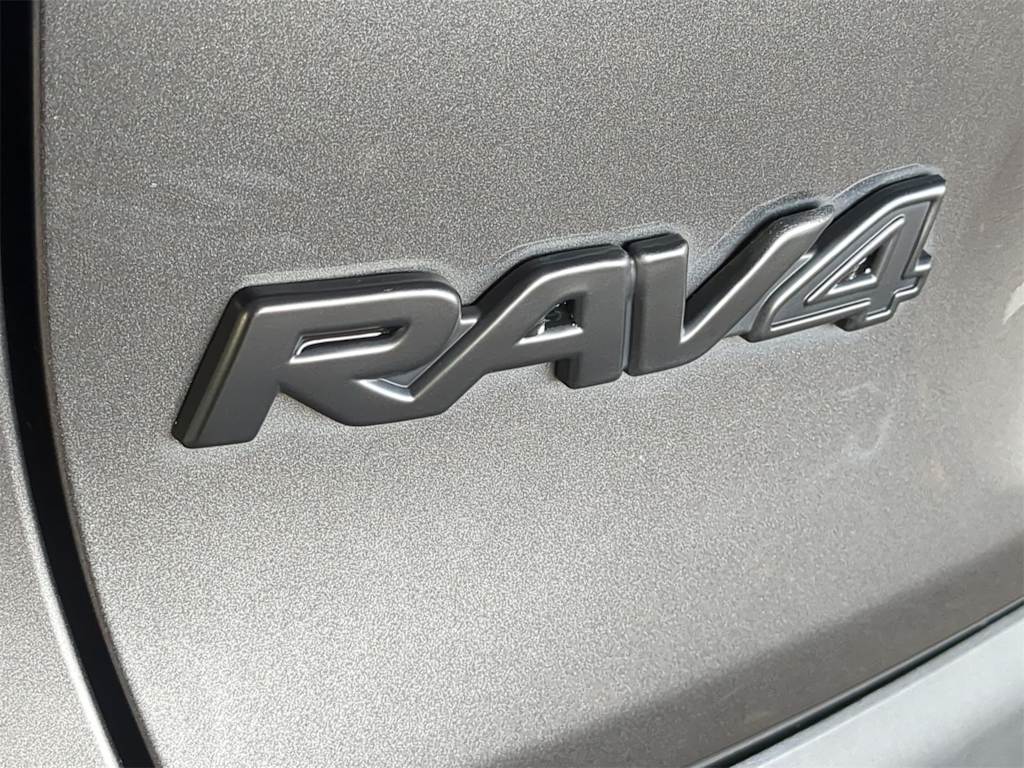 2021 Toyota RAV4 LE 26