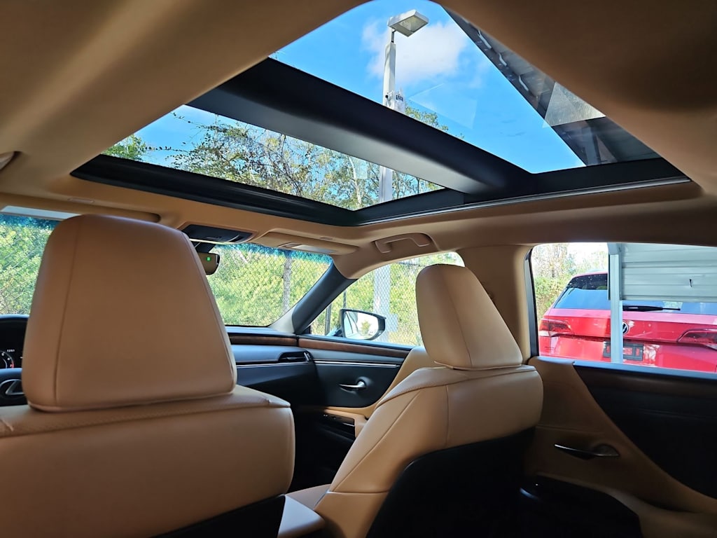 Thumbnail: 2023 Lexus ES - 27