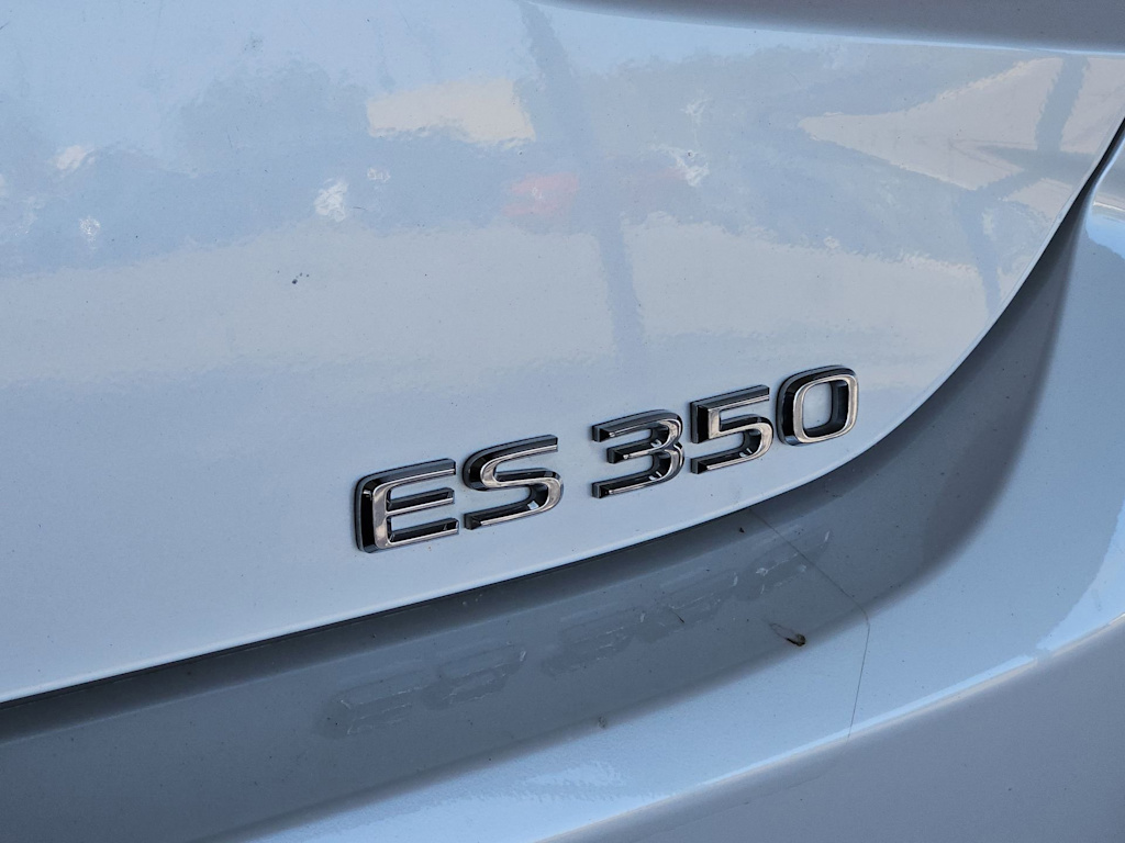 Thumbnail: 2023 Lexus ES - 5
