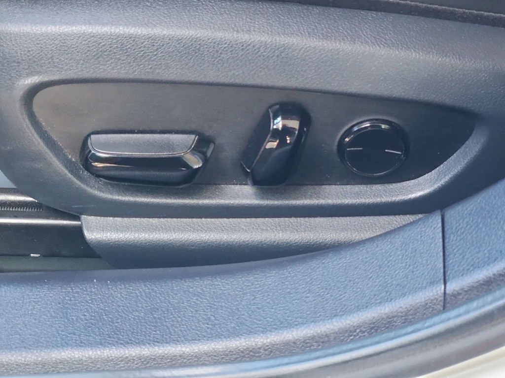 Thumbnail: 2023 Lexus ES - 24