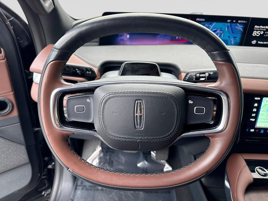 Thumbnail: 2025 Lincoln Navigator - 9