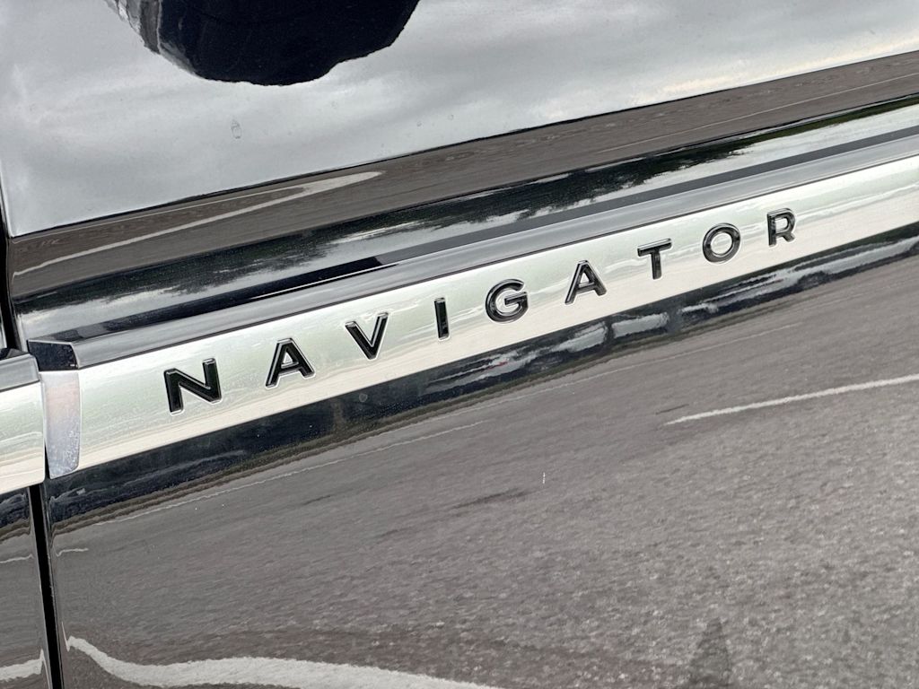 Thumbnail: 2025 Lincoln Navigator - 6