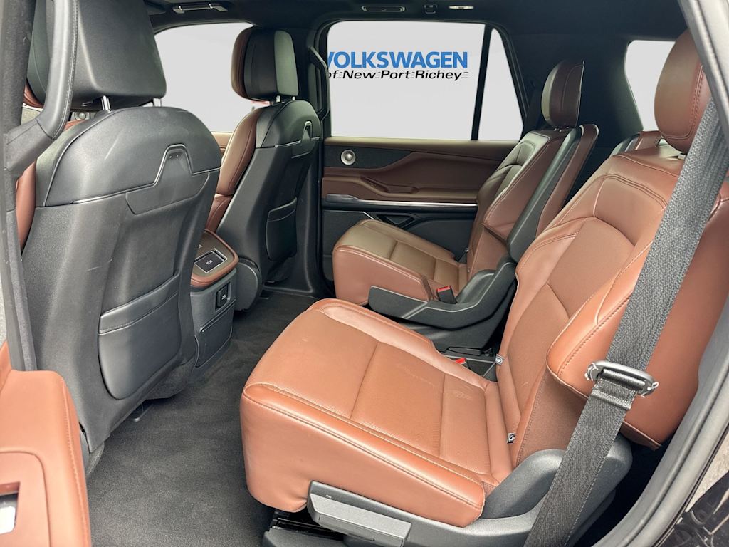 Thumbnail: 2025 Lincoln Navigator - 32