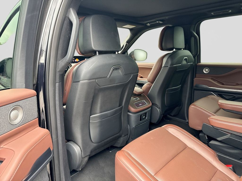 Thumbnail: 2025 Lincoln Navigator - 12