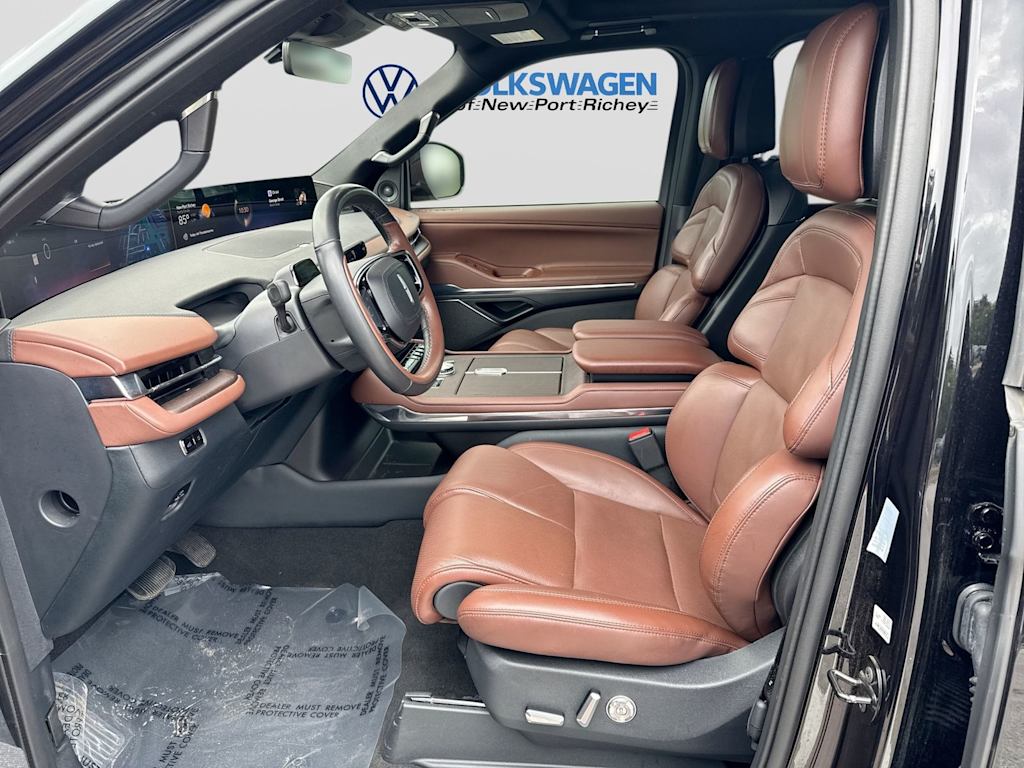 Thumbnail: 2025 Lincoln Navigator - 10