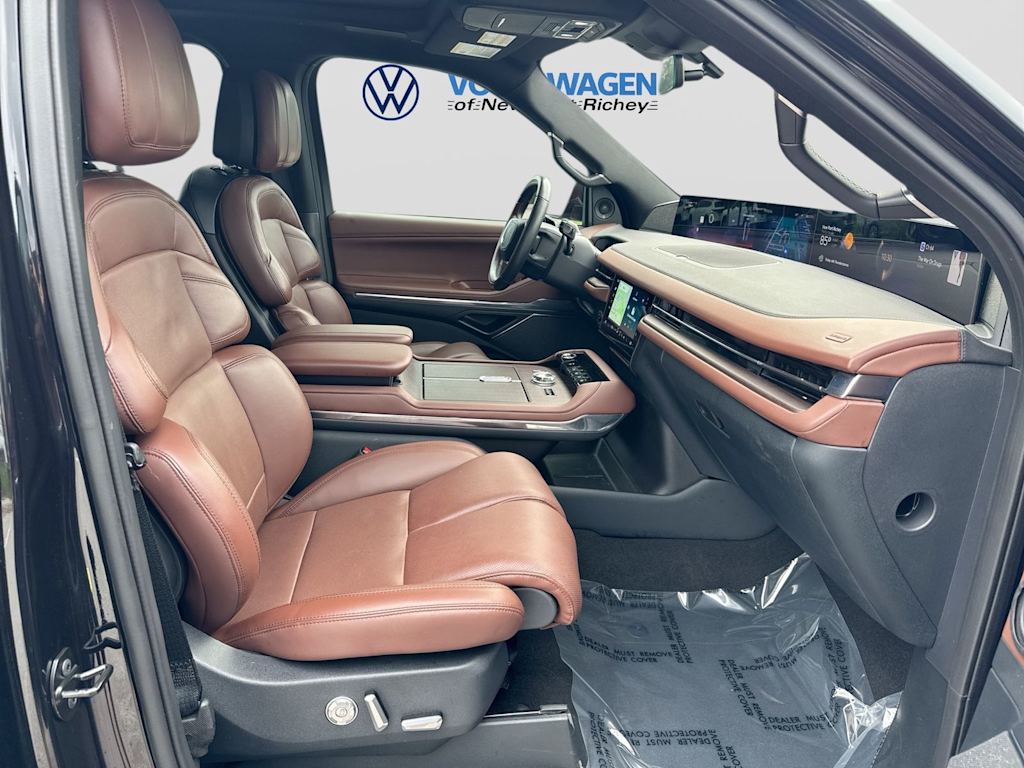 Thumbnail: 2025 Lincoln Navigator - 11