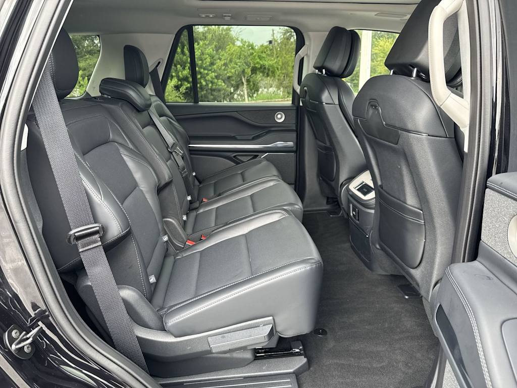 Thumbnail: 2025 Lincoln Navigator - 29