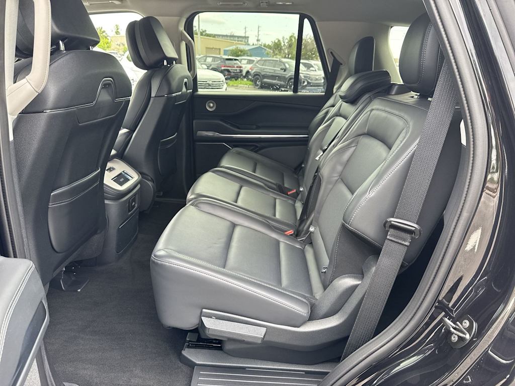 Thumbnail: 2025 Lincoln Navigator - 28