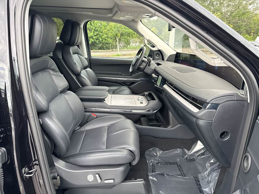 Thumbnail: 2025 Lincoln Navigator - 12