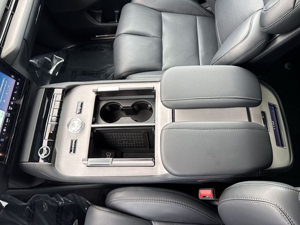 Thumbnail: 2025 Lincoln Navigator - 15