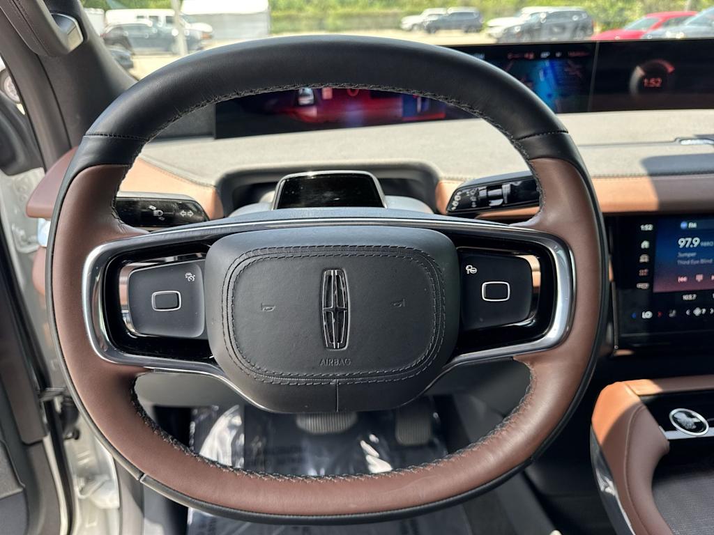 Thumbnail: 2025 Lincoln Navigator - 14