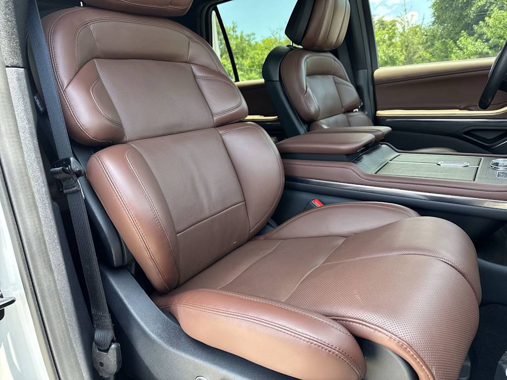 Thumbnail: 2025 Lincoln Navigator - 12