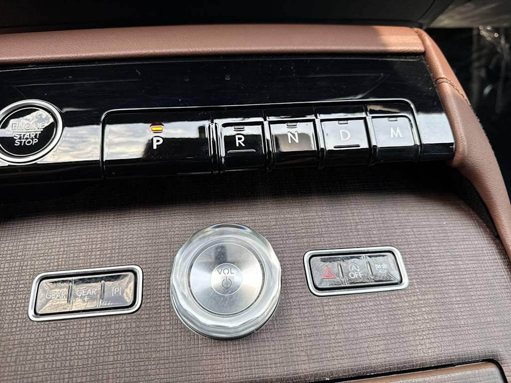 Thumbnail: 2025 Lincoln Navigator - 30