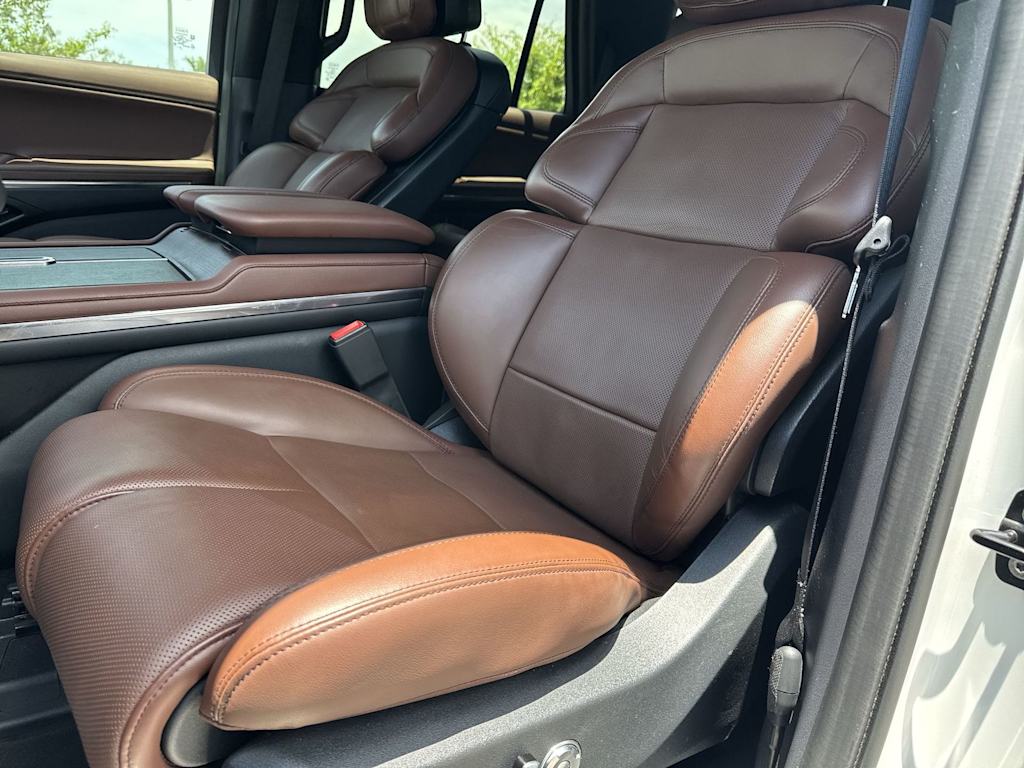 Thumbnail: 2025 Lincoln Navigator - 11