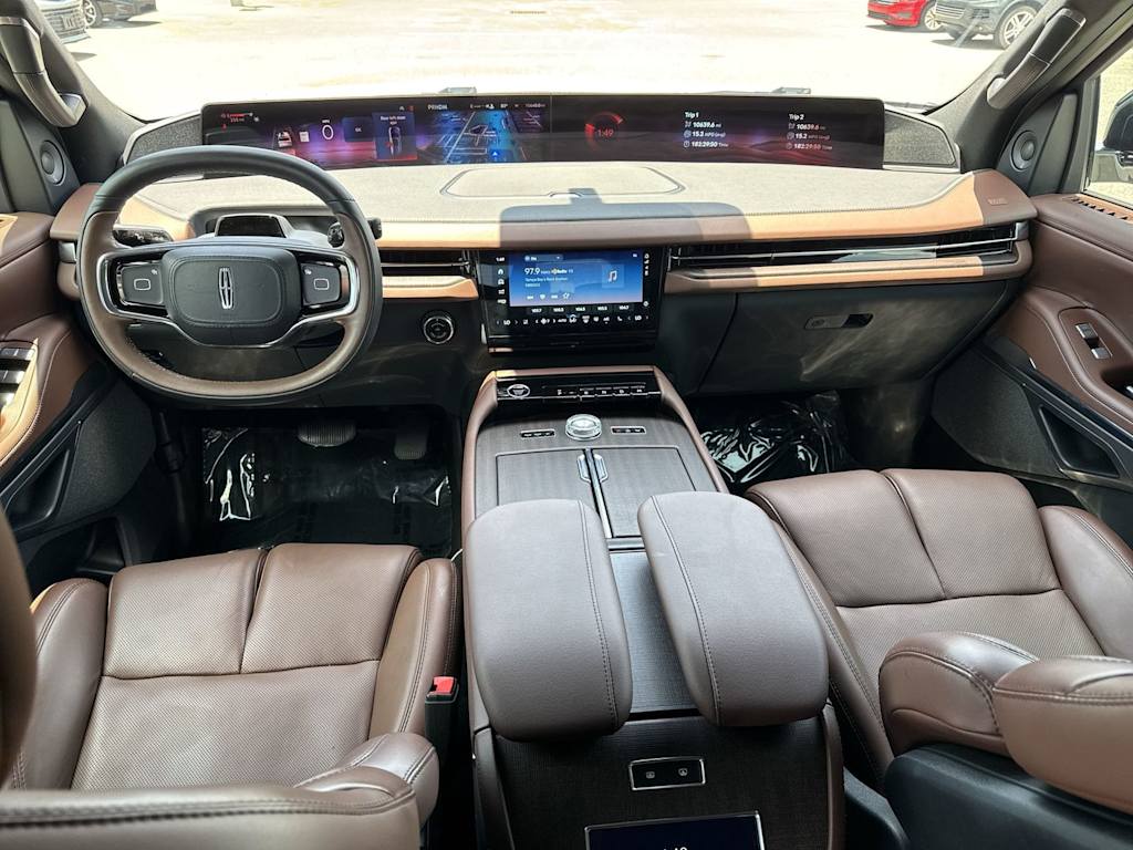 Thumbnail: 2025 Lincoln Navigator - 10