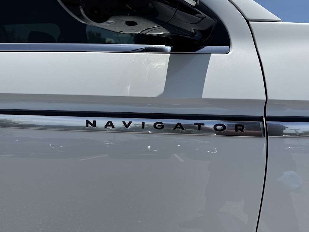 Thumbnail: 2025 Lincoln Navigator - 7