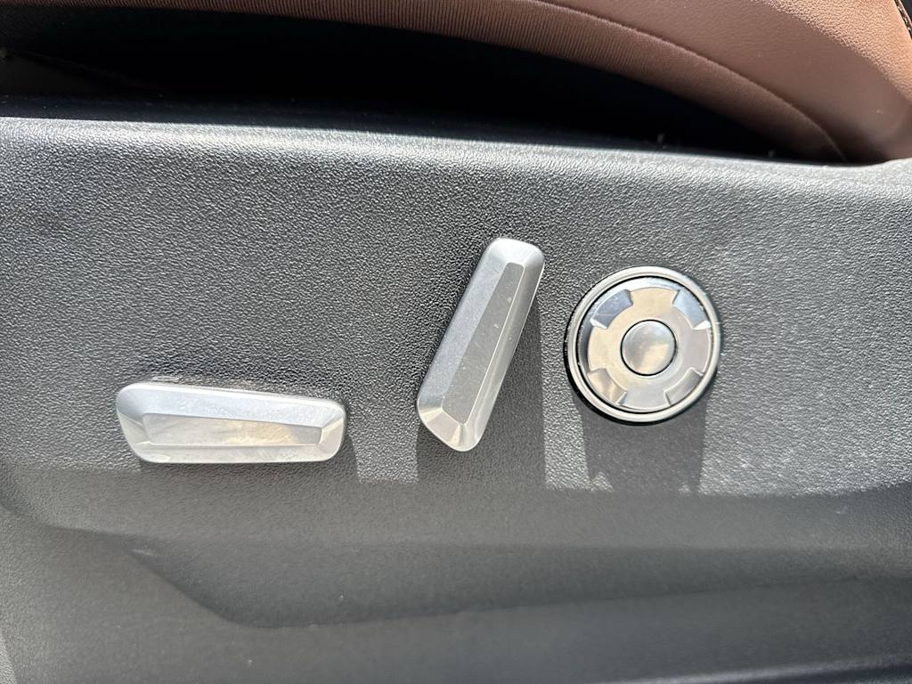 Thumbnail: 2025 Lincoln Navigator - 21